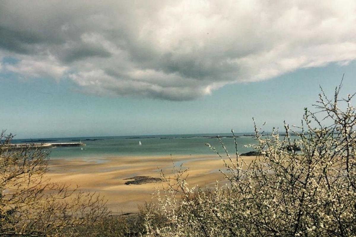 Au Bruit Des Vagues Apartman Binic Kültér fotó