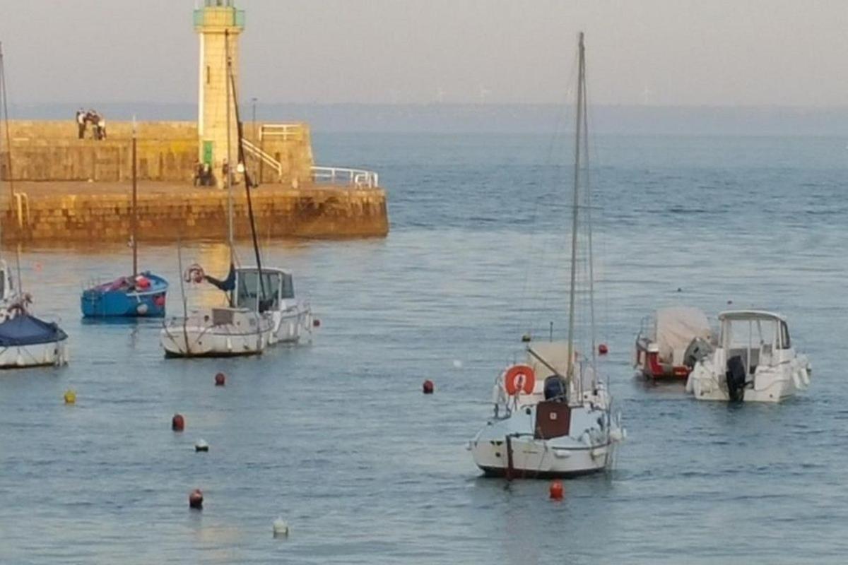 Au Bruit Des Vagues Apartman Binic Kültér fotó